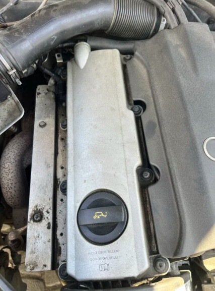 Клапанная крышка Audi A4  2001 1.6 Бензин Днепр