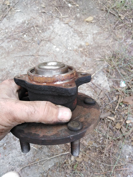 Ступица задняя левая MR589519   Mitsubishi Galant