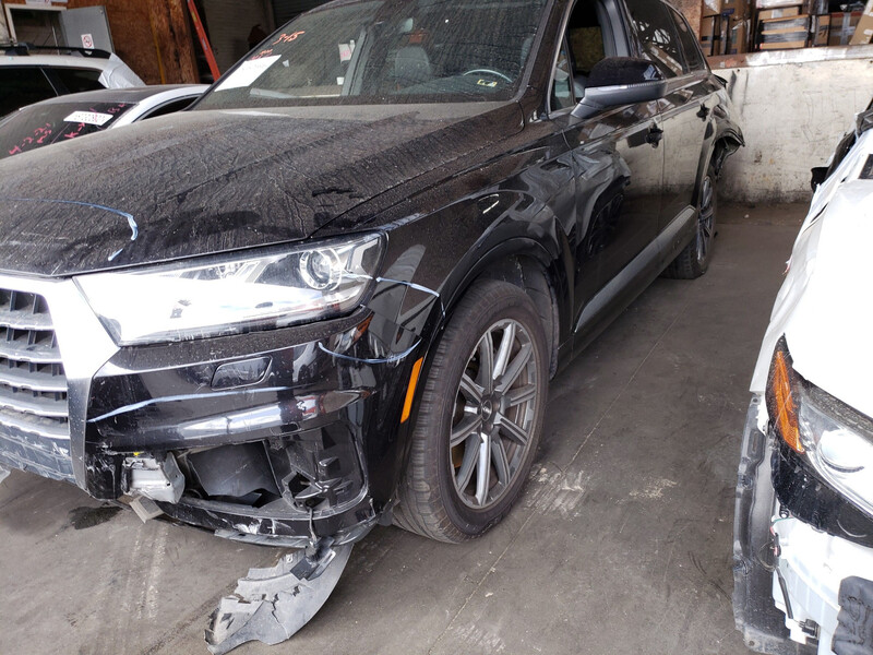 Стьокла на фари Audi Q7  2017 3.0 Бензин Львов