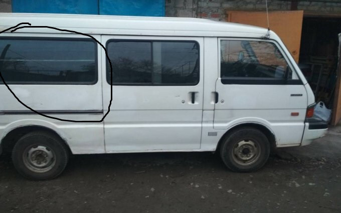 Стекло заднее правое глухое Mazda E-series  1997 2.2 Дизель Винница