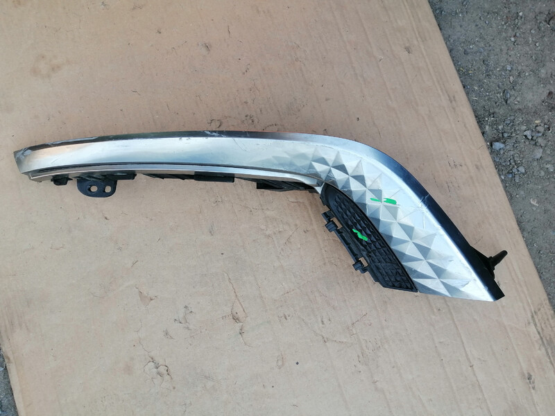 Вставка ліхтаря лівого хромована Kia EV6  2023  Электро Вінниця