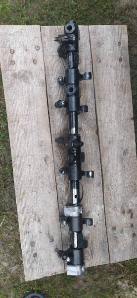 Вісь коромисел у зборі з коромислами Land Rover Discovery 2  1998 2.5 Дизель Сарны