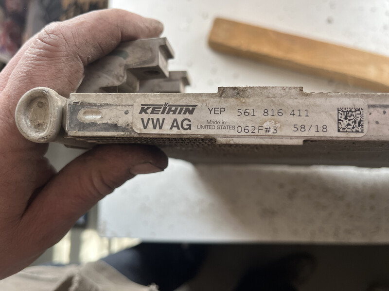 Радіатор кондиціонера Volkswagen Passat B8 2018 р.  Нова Водолага