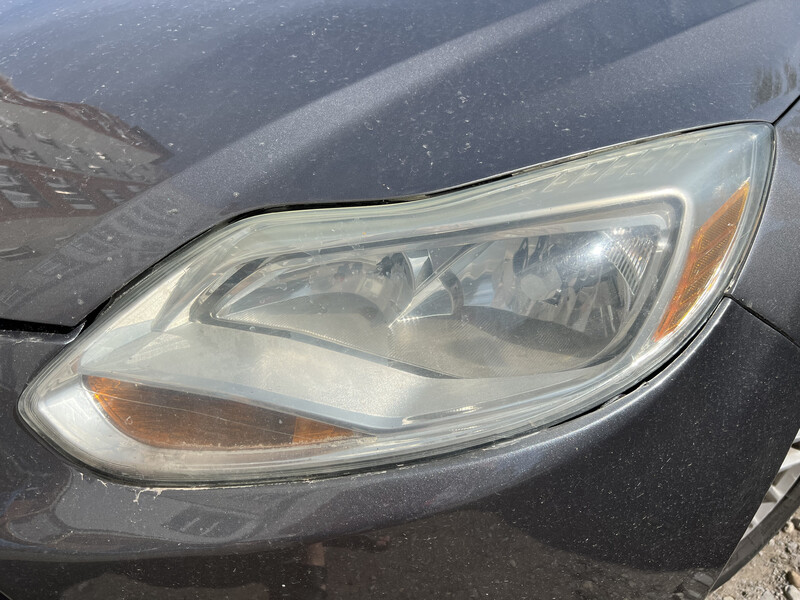 Передня фара Ford Focus  2011 хетчбек 2.0 Бензин 
