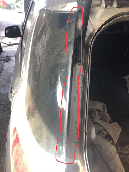 Уплотнитель заднего правого бокового стекла Suzuki SX4  2015 1.8 Бензин 