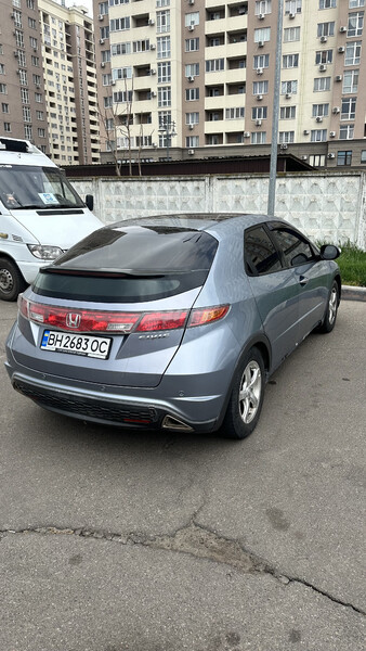 Накладка порога наружняя правая Honda Civic 8  2008 хэтчбек 1.8 Бензин Одесса