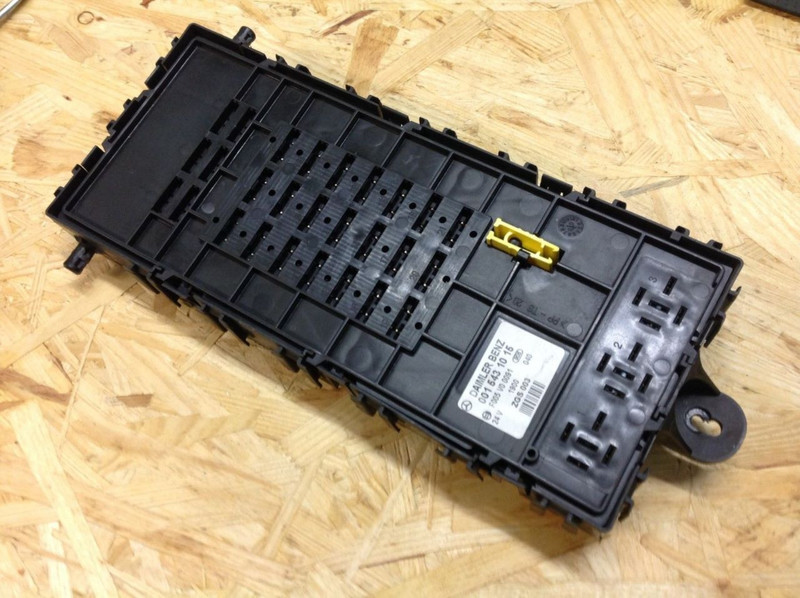 Блок запобіжників Mercedes-Benz Atego  1996 6.0 Дизель Херсон