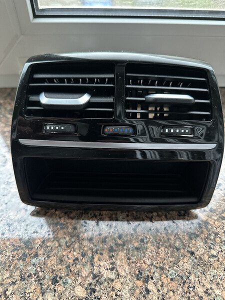 Решітка вентиляції задня BMW 5 Series  2017 2.0 Бензин Коростень