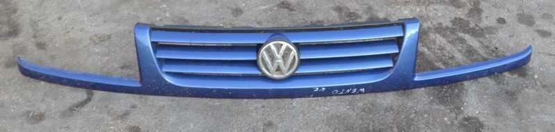 Решетка радиатора с логотипом Volkswagen Vento 1996 г.  1.8 л бензин Одесса
