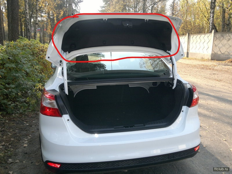 Обшивка крышки багажника Ford Focus 3  2014 2.0 Бензин Херсон