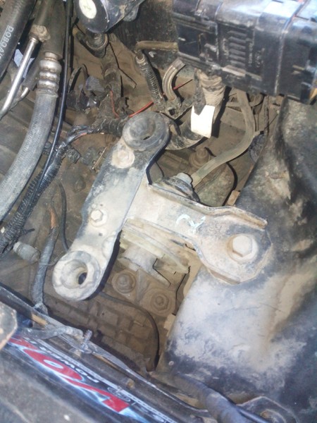 Опора КПП Ford Mondeo универсал 1995 г.  1.8 л бензин Львов