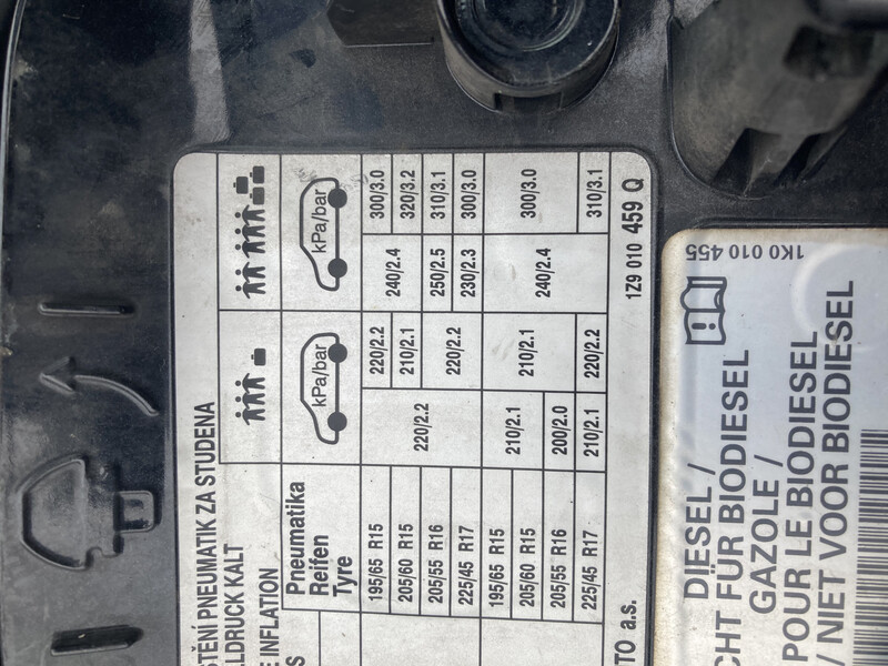 Лючок бензобака Skoda Octavia A5  2005 