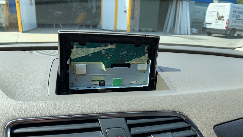 Монитор Audi Q3 2014 г.  2.0 л дизель Киев