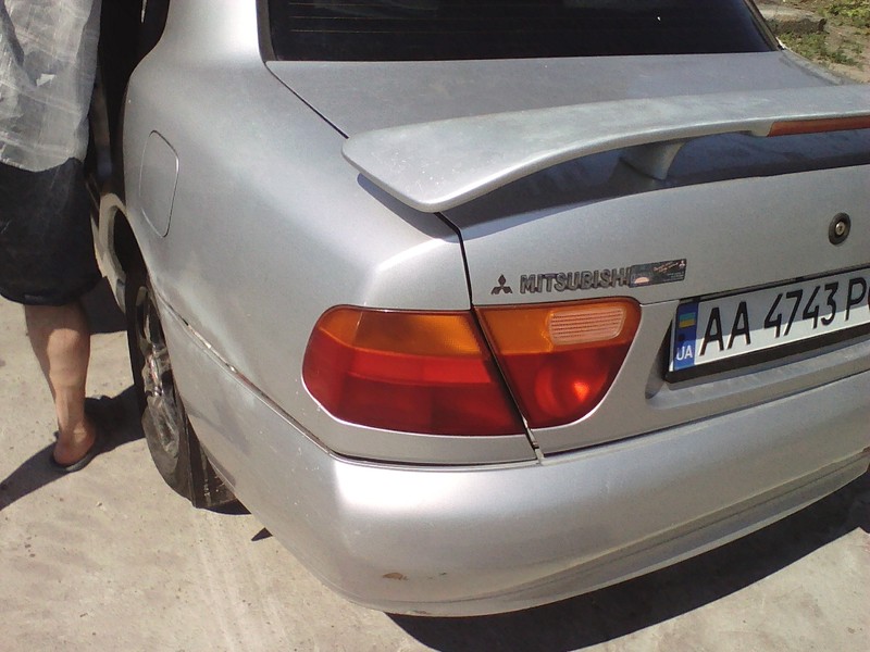 Правый задний внешний фонарь Mitsubishi Carisma  1997 1.6 Бензин Киев