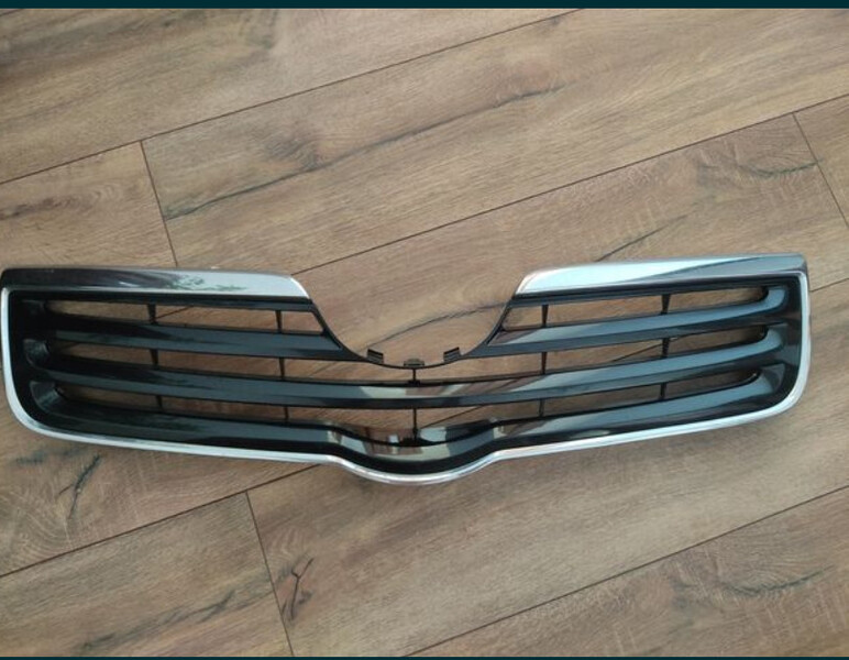 Решітка радіатора Toyota Avensis  2007 універсал 1.8 Бензин 