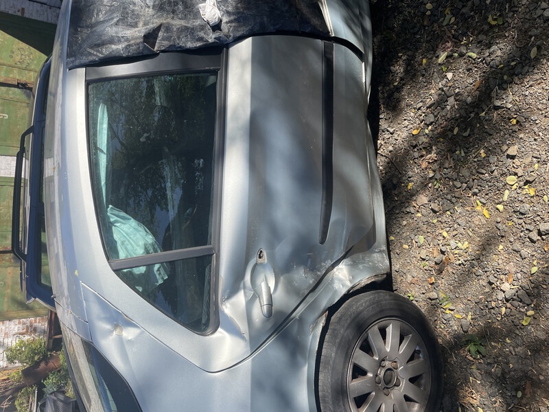 Двері задні праві Renault Laguna 2  2001 хетчбек 1.9 Дизель 