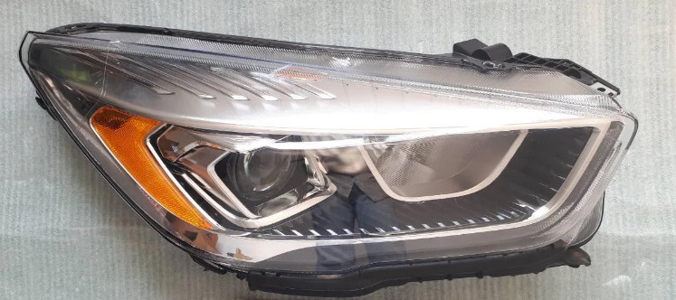 Фара правая GJ54-13W029-B   Ford Escape