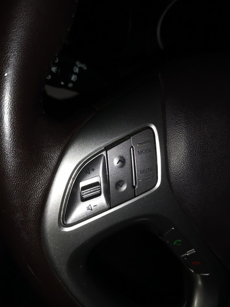 Кнопки на кермо Hyundai ix35  2012 універсал 2.0 Дизель Маріуполь