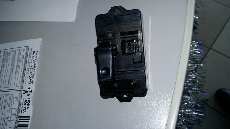 Блок управления стеклоподьемником BC1D66350A   Mazda 323