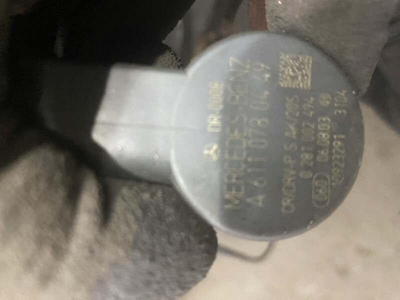 Датчик тиску в паливній рейці Mercedes-Benz Viano  2004 2.2 Дизель 