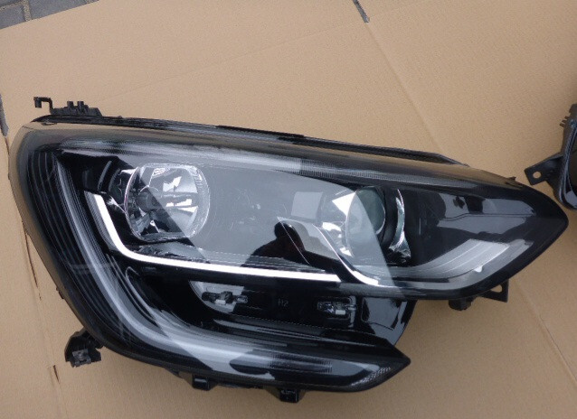 Фара права Renault Megane 4  2017 1.5 Дизель 
