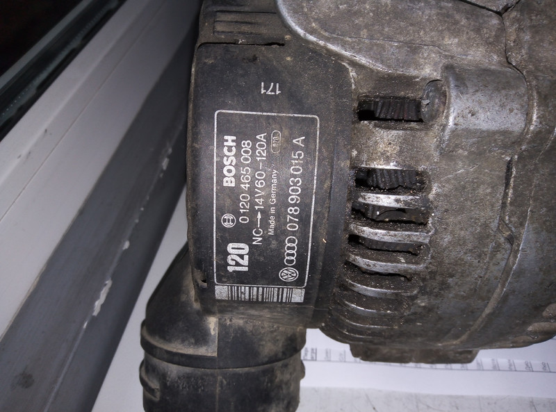 Генератор Audi 100  1994 універсал 2.6 Бензин 