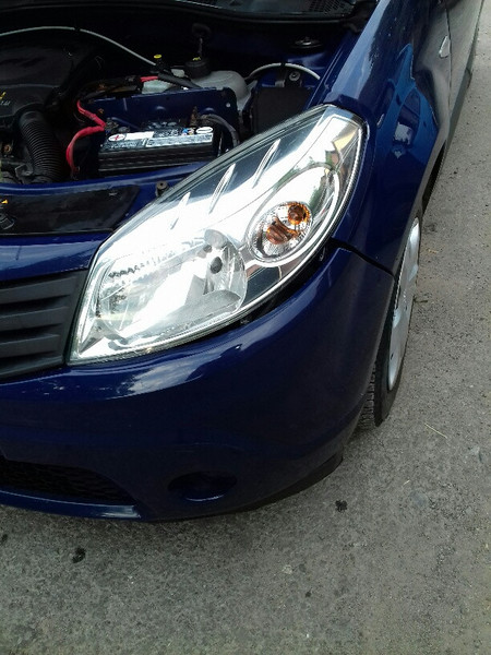 Фара передняя Dacia Sandero хэтчбек 2009 г.  1.4 л бензин Винница