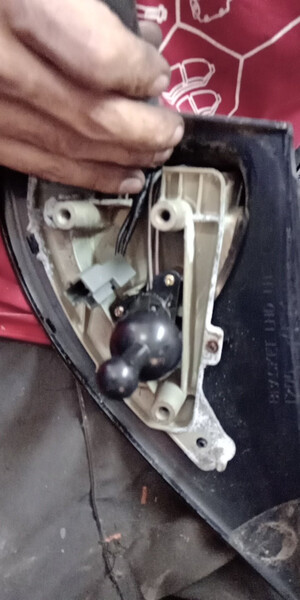 Зеркало левое Chevrolet Aveo  2005 хэтчбек 1.5 Бензин Киев