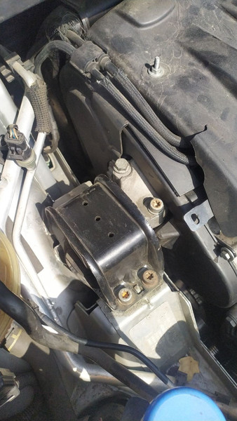 Опора двигателя верхняя правая Peugeot 307 sw 2003 універсал 2.0 Дизель 