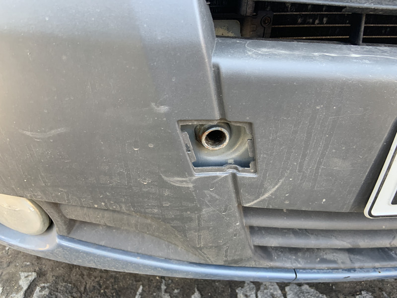 Заглушка бампера Opel Vivaro  2012 2.0 Дизель Дубно