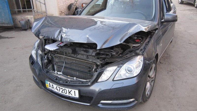 Капот Mercedes E-Class 2011 р.  2.1 л бензин Київ