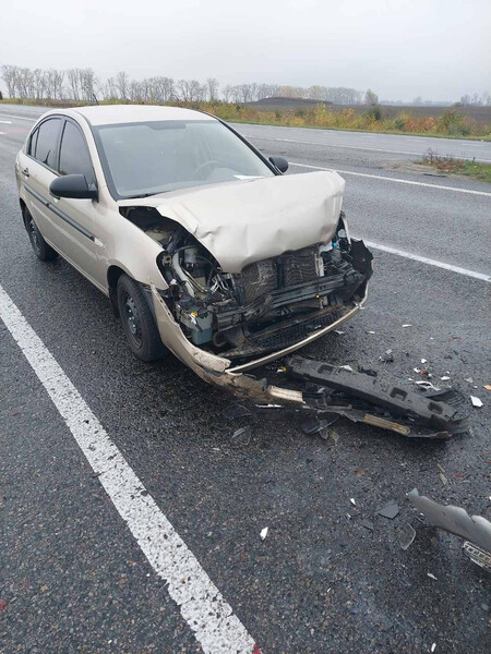 Капоткрылоlбампер в цвет Hyundai Accent  2006 1.4 Бензин 