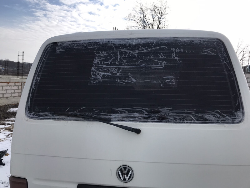 Стекло заднее сплошное Volkswagen T4 (Transporter)  2001 1.9 Дизель Умань