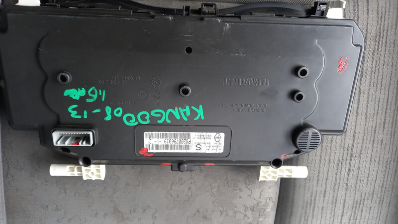 Приборная панель рено 1.6 кенго Renault Kangoo  2010 универсал 1.6 Бензин Одесса