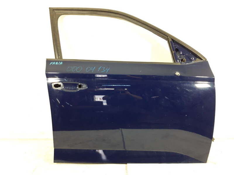 Дверь передняя правая голая 6V0831052A   Skoda Fabia