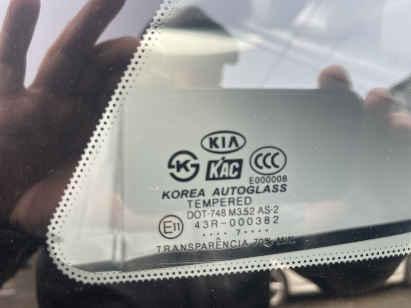 Стекло боковое переднее левое Kia Sorento  2007 2.5 Дизель Полтава