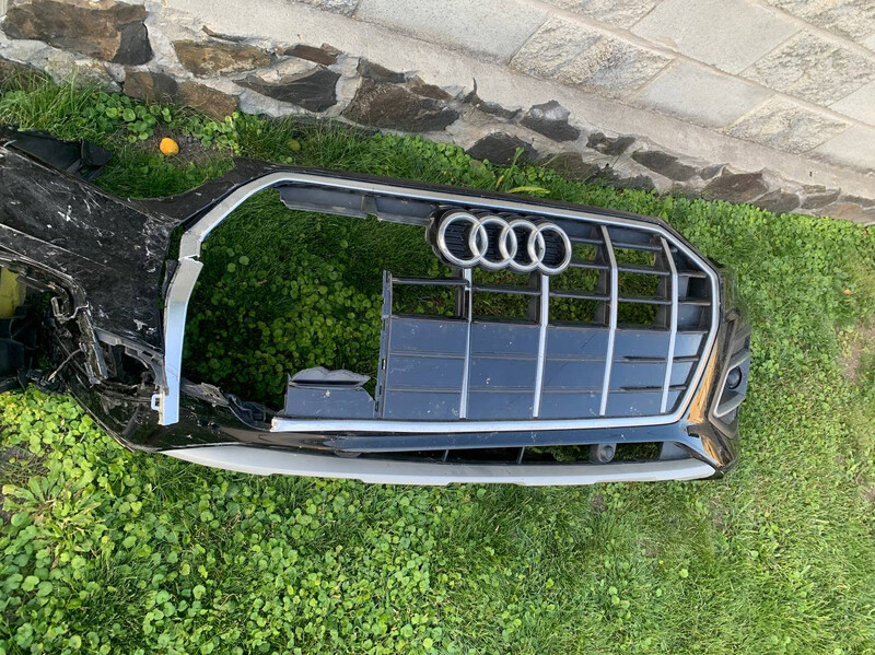 Решетка радиатора Audi Q5 2021 г.  2.0 л бензин