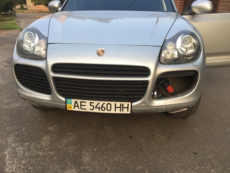 Решетка в передний бампер Porsche Cayenne  2006 4.5 Бензин Сумы