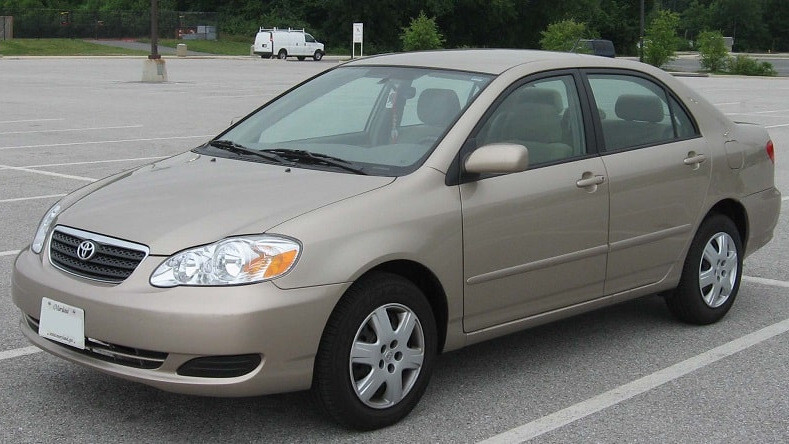 Заднее стекло левой двери Toyota Corolla E120  2005 1.8 Бензин 