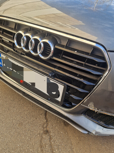 Решетка радиатора s-line Audi A4 B8  2014 2.0 Бензин Винница