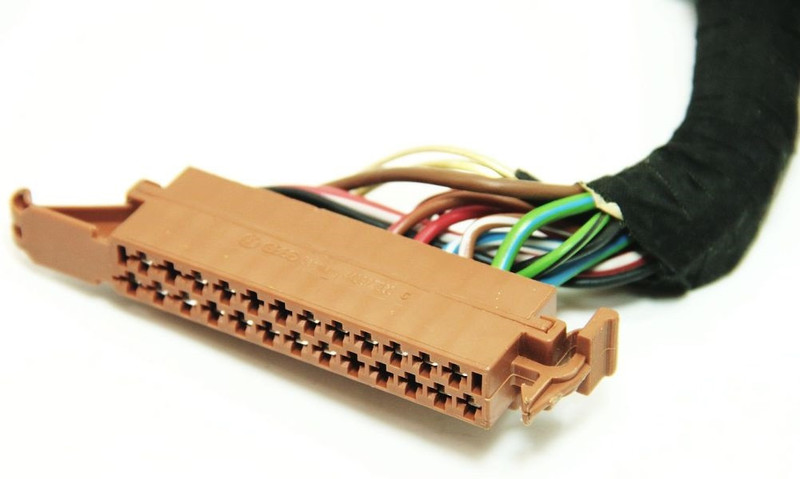 Фишка разъем в усилитель bose -vag 443 972 963 a Audi A4 B7  2005 универсал 3.0 Дизель Киев