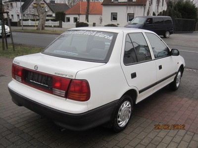 Поворотний кулак передній правий Suzuki Swift  1994 1.6 Бензин 