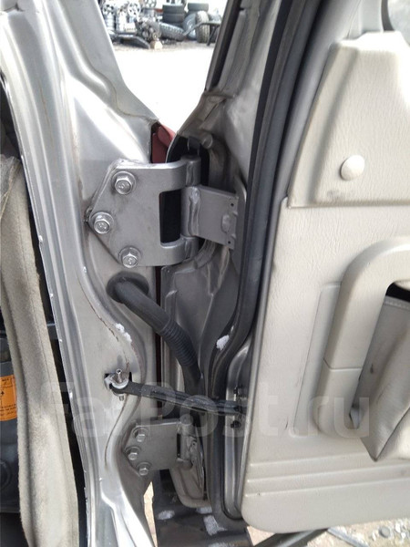 Петли двери багажника Nissan Patrol Y61 2006 3.0 Дизель 