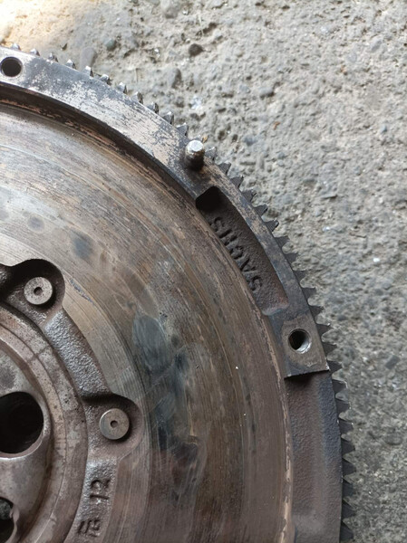 Демпферный маховик Volkswagen Passat B6  2007 универсал 2.0 Дизель Тересва