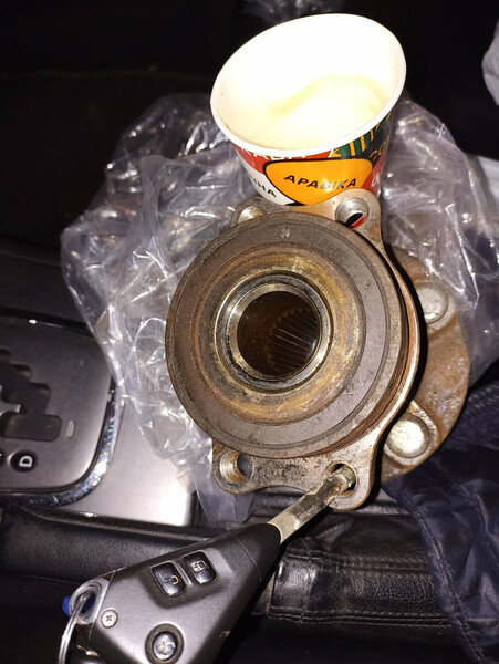 Ступица задняя правая 28473FL040   Subaru Forester