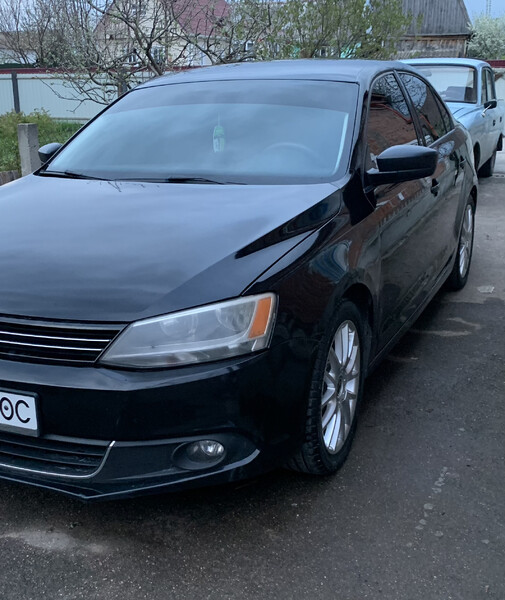 Решетка бампера левая Volkswagen Jetta 6  2012 2.0 Бензин Житомир