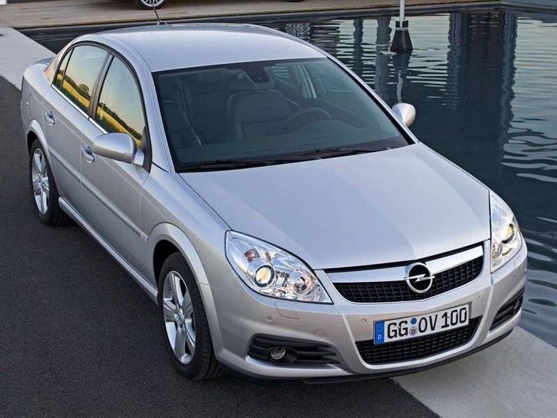 Хромированная накладка решетки радиатора (или решетка радиатора в сборе) Opel Vectra C  2007 2.0 Бензин Рівне