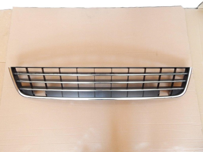 Решотка в бампер 7P6853677A   Volkswagen Touareg