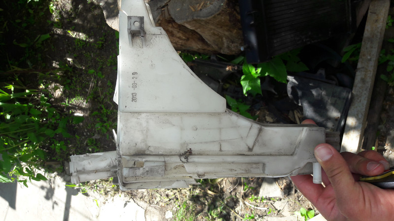 Розширювальний бачок Nissan Juke  2013 хетчбек 1.6 Бензин 