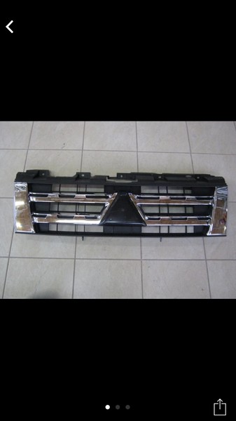 Решетка Mitsubishi Pajero Wagon  2010 3.0 Бензин Киев